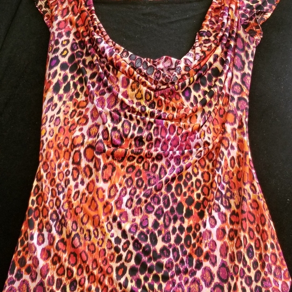 Discreet Animal Print top - Picture 6 of 6
